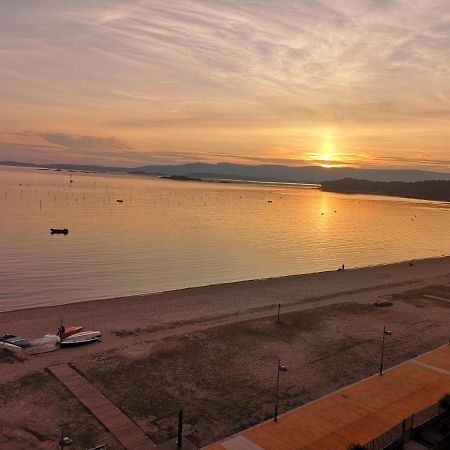Precioso Apartamento En Primera Linea De Playa Vilagarcia de Arousa Esterno foto