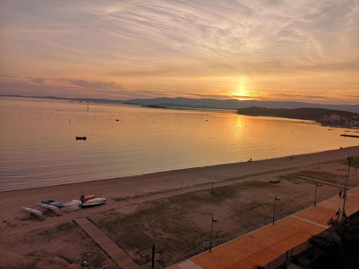 Precioso Apartamento En Primera Linea De Playa Vilagarcia de Arousa Esterno foto
